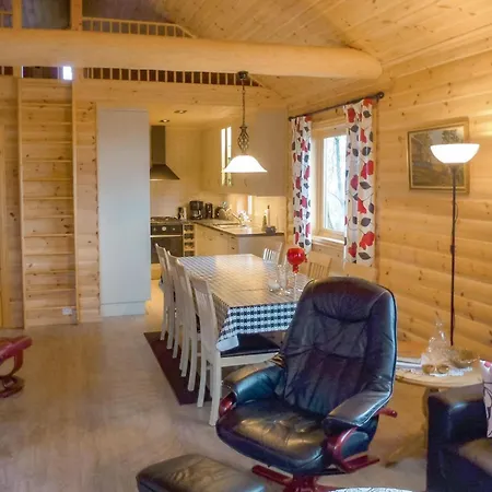 4 Bedroom Beautiful In Kolnes Feriehus