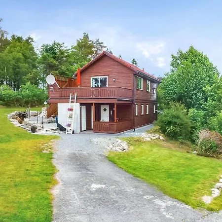Feriehus 4 Bedroom Beautiful In Kolnes Osnes