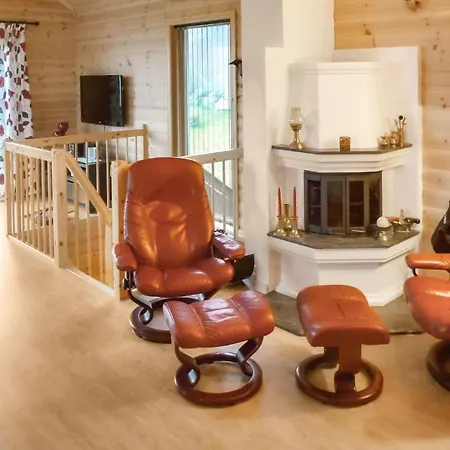 4 Bedroom Beautiful In Kolnes Dom wakacyjny *